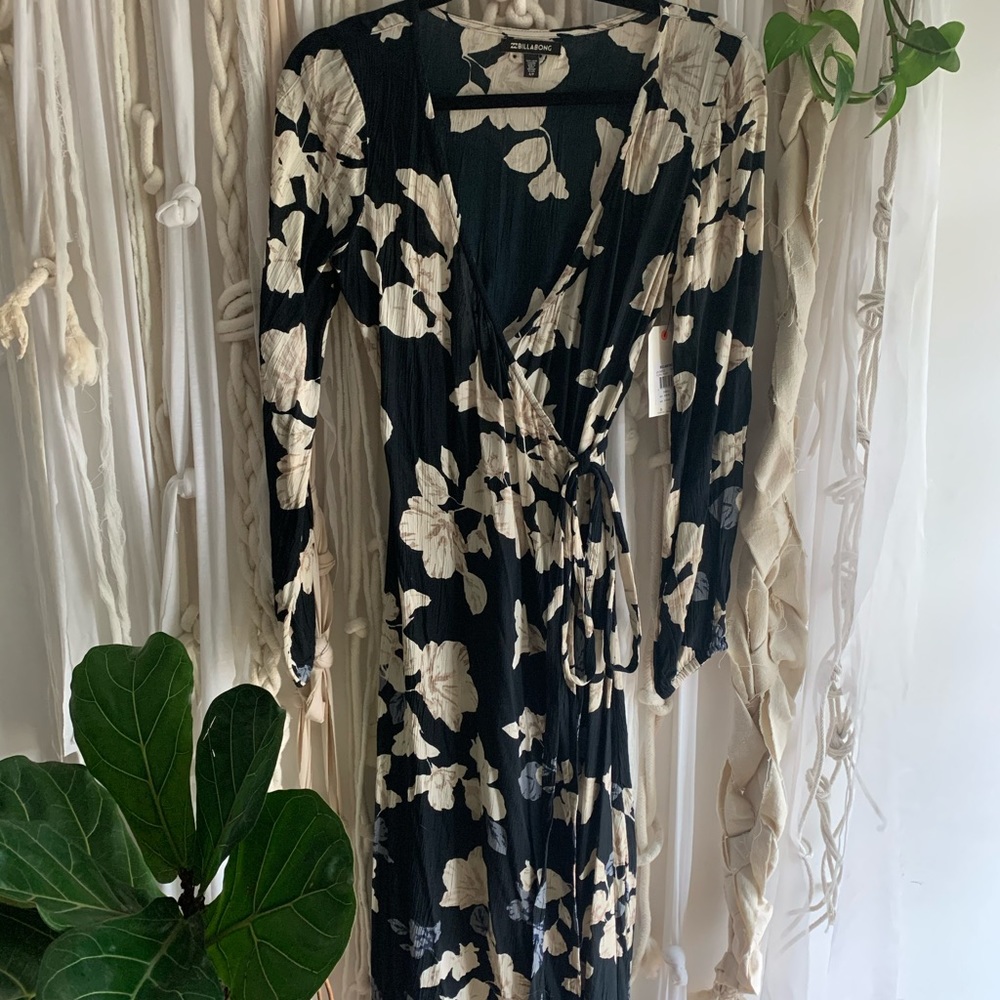 NWT Billabong Wrap Midi Dress